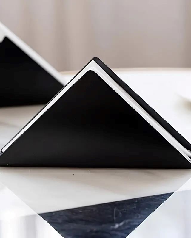 Серветниця металева Трикутник, 17х9х4,5 см, чорна